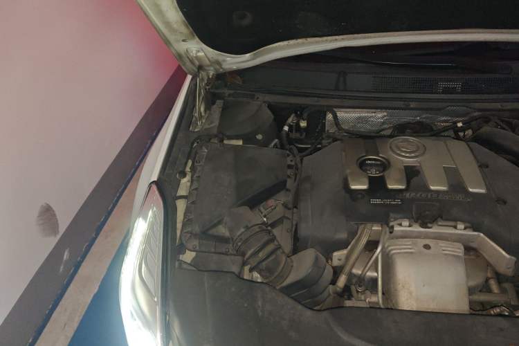Used Cadillac XTS 2014 28T Comfort Version Engine Bay Right