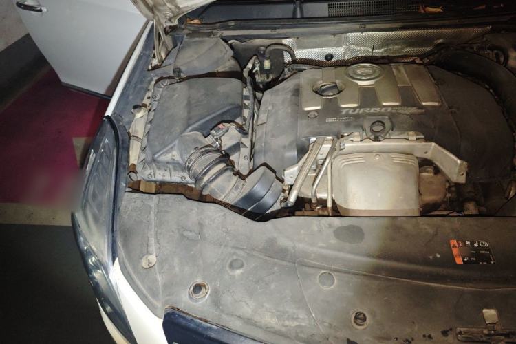 Used Cadillac XTS 2014 28T Comfort Version Engine Bay Right