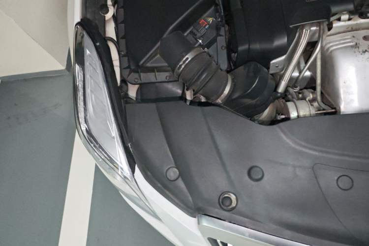 Used Cadillac XTS 2014 28T Comfort Version Engine Bay Right