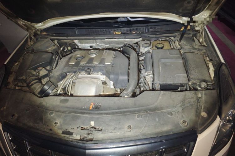 Used Cadillac XTS 2014 28T Comfort Version Engine Bay