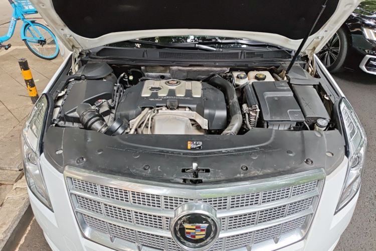Used Cadillac XTS 2014 28T Platinum Edition Engine Bay