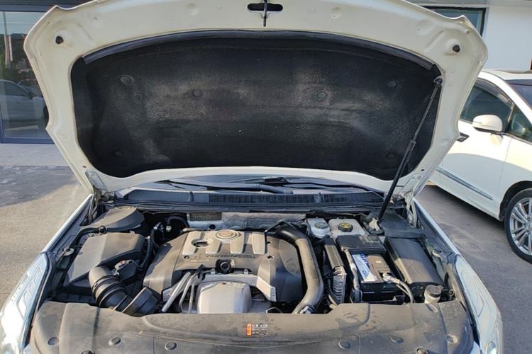 Used Cadillac XTS 2014 28T Comfort Version Engine Bay