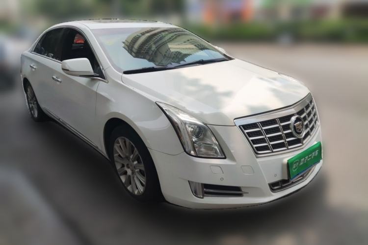 Used Cadillac XTS 2014 28T Luxury Model Front Right 45 Deg