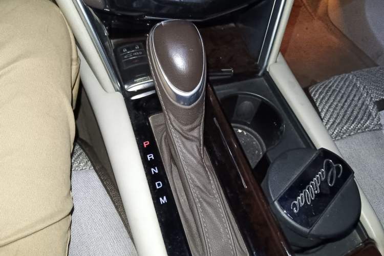 Used Cadillac XTS 2014 28T Comfort Version Gear Lever