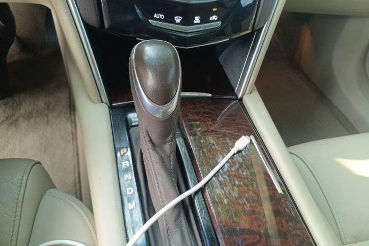 Used Cadillac XTS 2014 28T Comfort Version Gear Lever