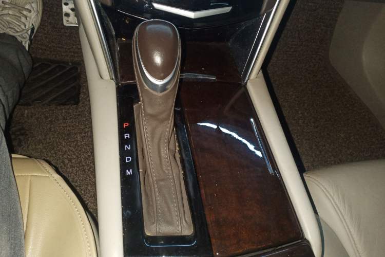Used Cadillac XTS 2014 28T Comfort Version Gear Lever