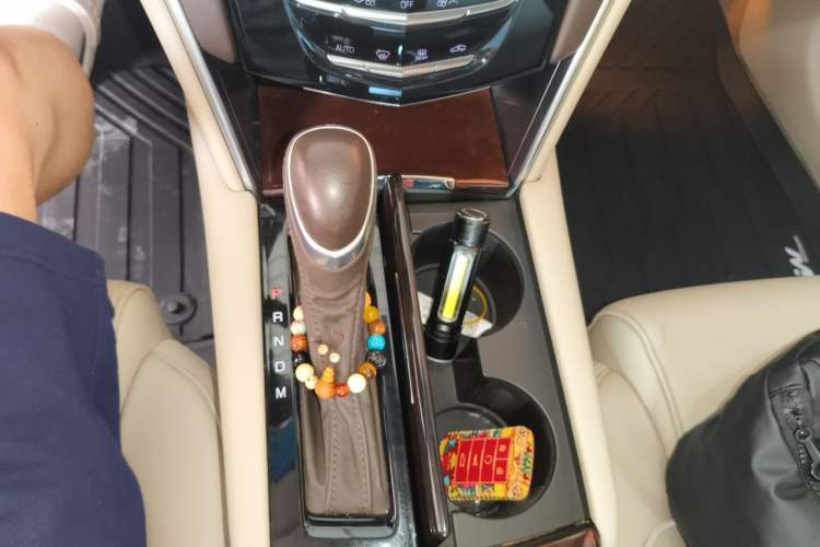 Used Cadillac XTS 2014 28T Comfort Version Gear Lever