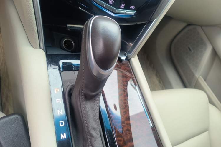 Used Cadillac XTS 2014 28T Comfort Version Gear Lever