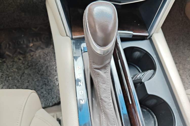 Used Cadillac XTS 2014 28T Comfort Version Gear Lever