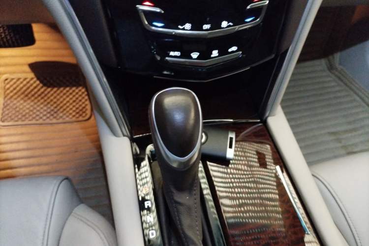 Used Cadillac XTS 2014 28T Comfort Version Gear Lever