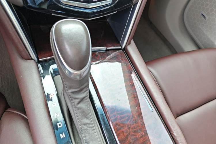 Used Cadillac XTS 2014 28T Comfort Version Gear Lever