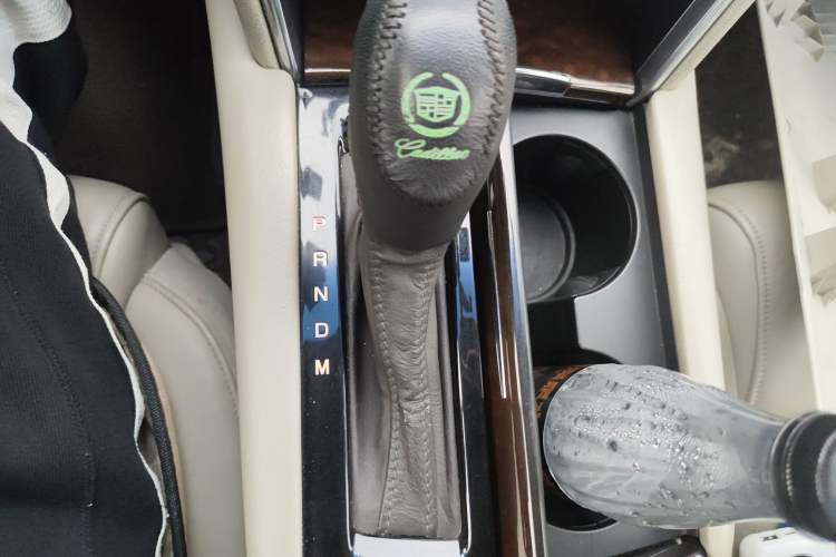 Used Cadillac XTS 2014 28T Comfort Version Gear Lever
