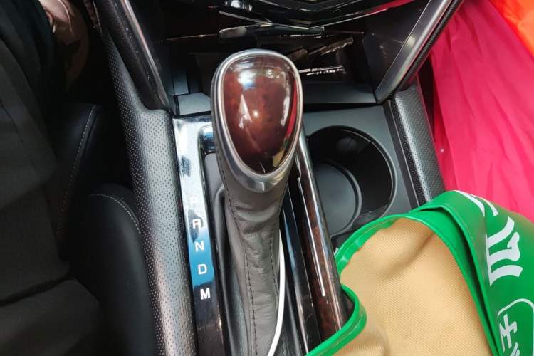 Used Cadillac XTS 2014 28T Luxury Model Gear Lever