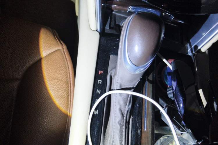 Used Cadillac XTS 2014 28T Comfort Version Gear Lever