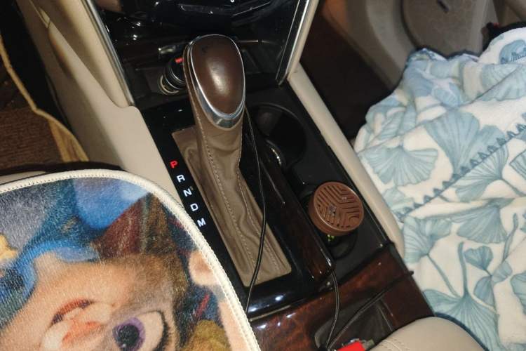 Used Cadillac XTS 2014 28T Comfort Version Gear Lever