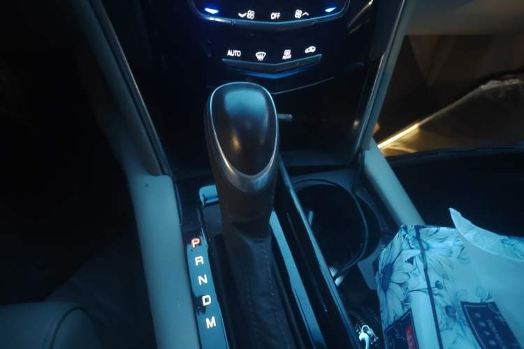 Used Cadillac XTS 2014 28T Comfort Version Gear Lever