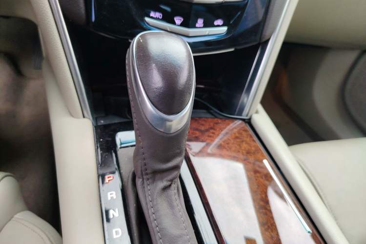 Used Cadillac XTS 2014 28T Comfort Version Gear Lever