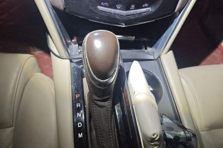 Used Cadillac XTS 2014 28T Comfort Version Gear Lever