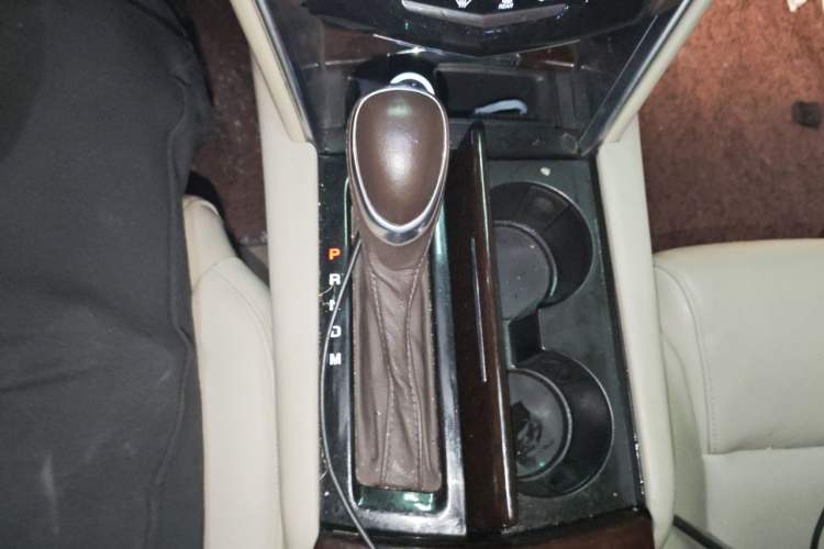 Used Cadillac XTS 2014 28T Comfort Version Gear Lever