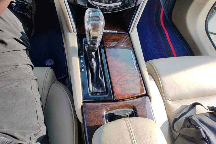 Used Cadillac XTS 2014 28T Comfort Version Gear Lever