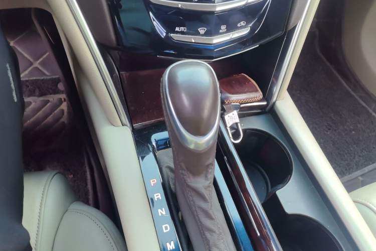 Used Cadillac XTS 2014 28T Comfort Version Gear Lever