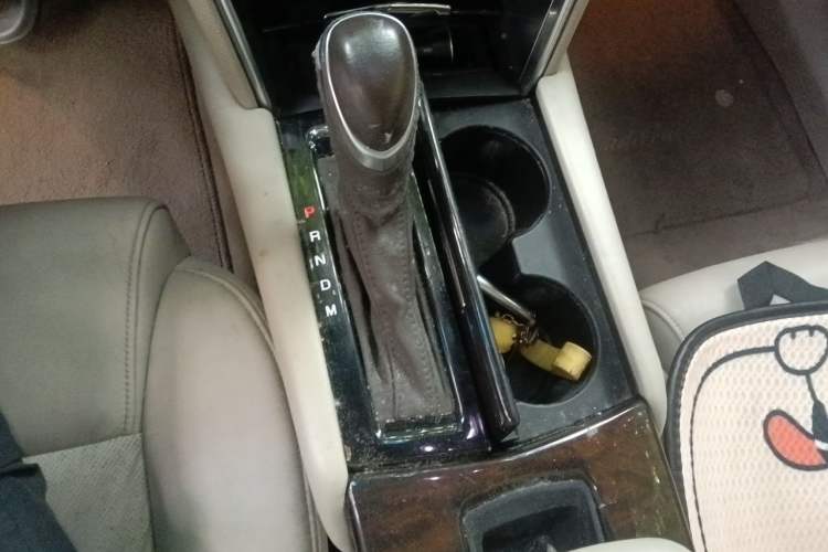 Used Cadillac XTS 2014 28T Comfort Version Gear Lever