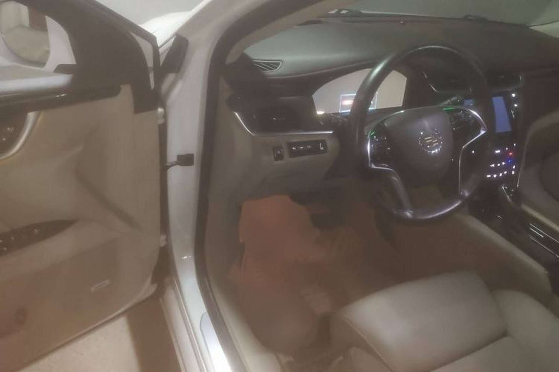 Used Cadillac XTS 2014 28T Platinum Edition Interior 3