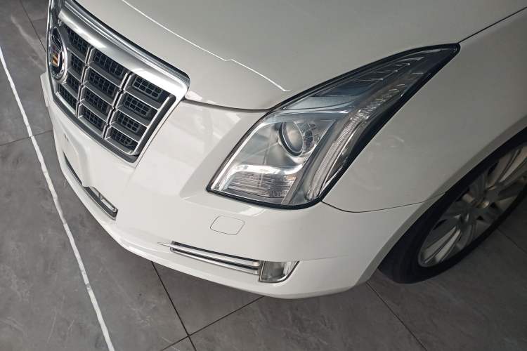 Used Cadillac XTS 2014 28T Comfort Version Left Front Headlight
