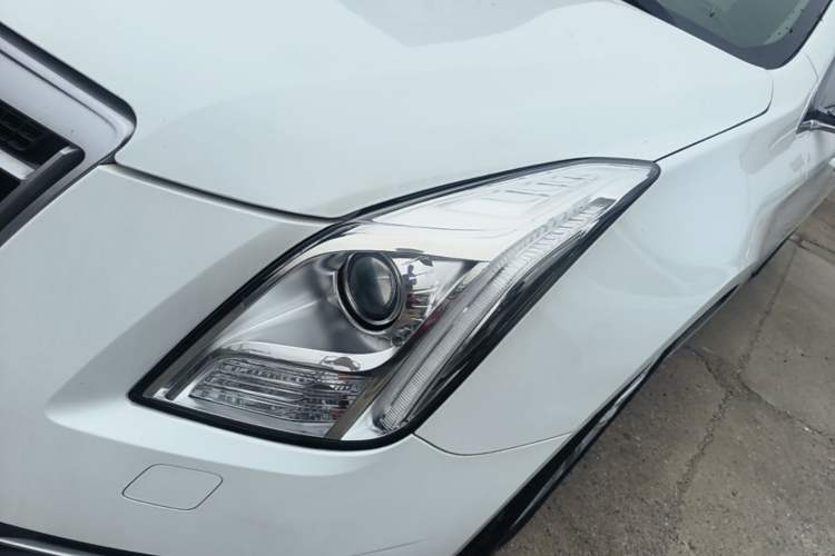 Used Cadillac XTS 2014 28T Comfort Version Left Front Headlight