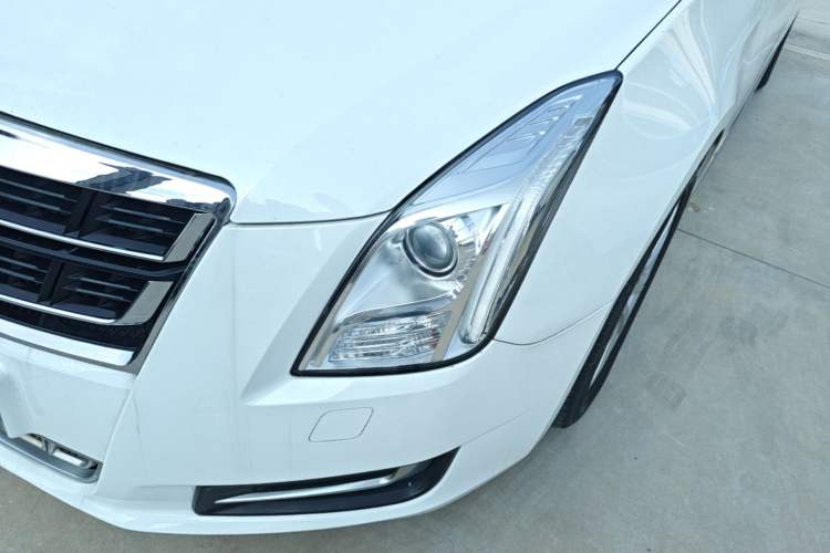 Used Cadillac XTS 2014 28T Comfort Version Left Front Headlight