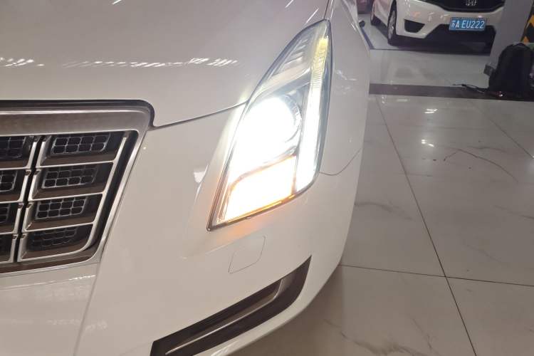 Used Cadillac XTS 2014 28T Comfort Version Left Front Headlight