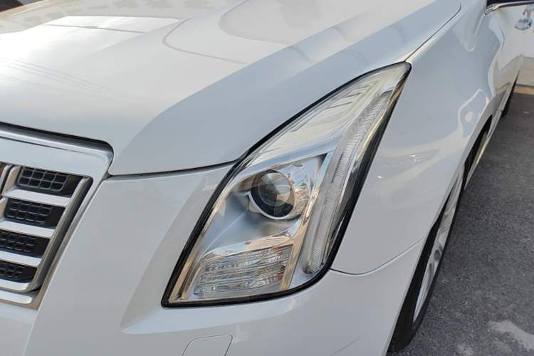 Used Cadillac XTS 2014 28T Comfort Version Left Front Headlight