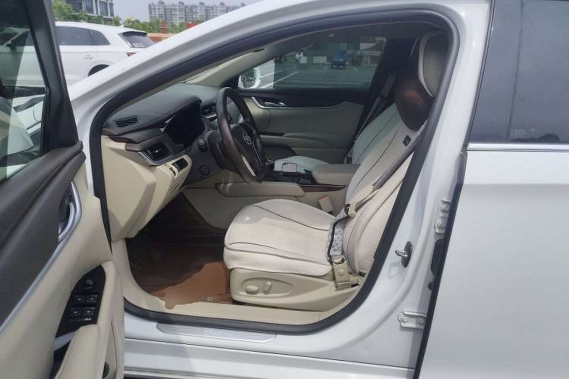 Used Cadillac XTS 2014 28T Comfort Version Left Front Seat