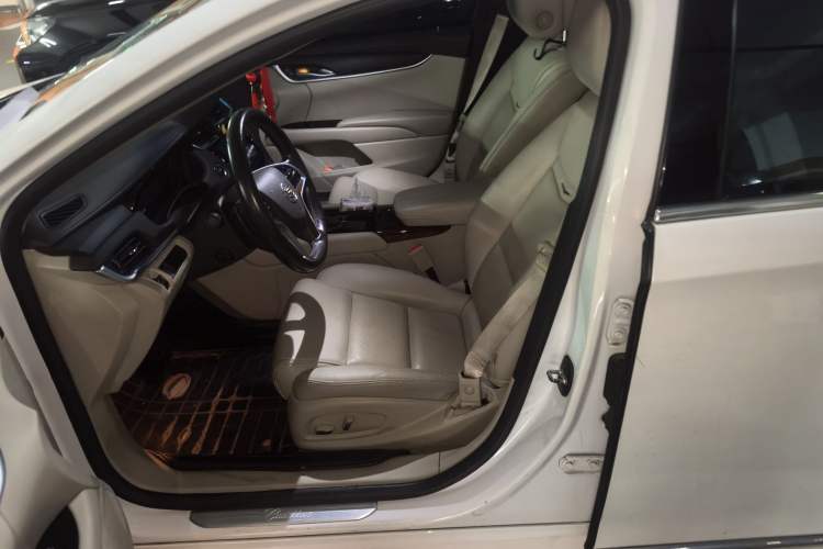 Used Cadillac XTS 2014 28T Comfort Version Left Front Seat