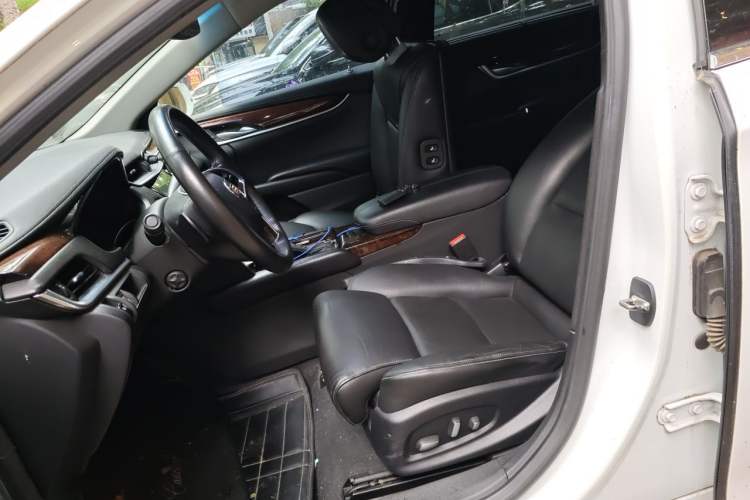 Used Cadillac XTS 2014 28T Luxury Model Left Front Seat
