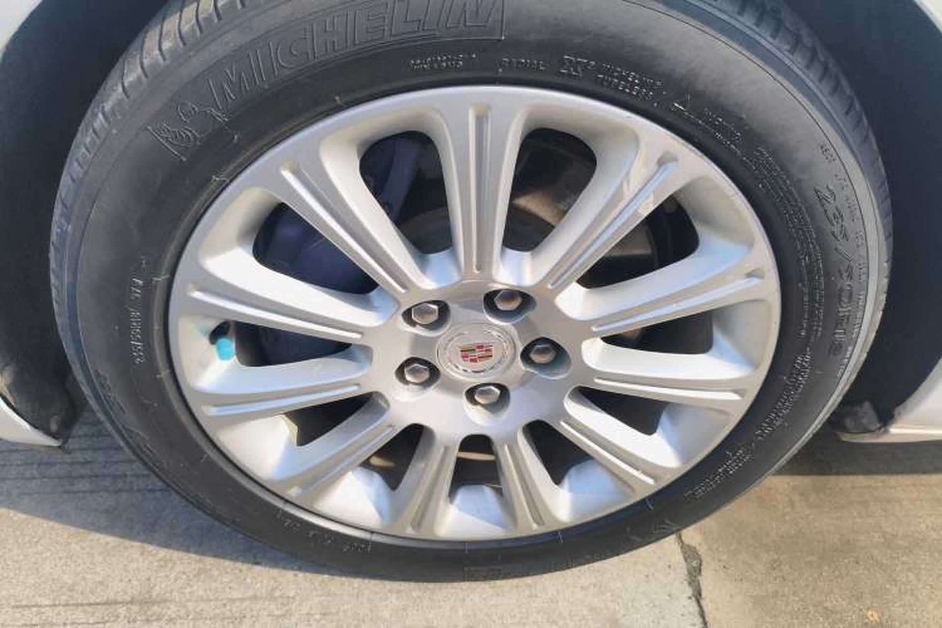 Used Cadillac XTS 2014 28T Luxury Model Left Front Wheel Hub