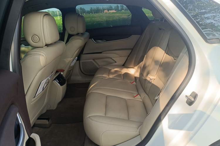Used Cadillac XTS 2014 28T Comfort Version Left Rear Seat