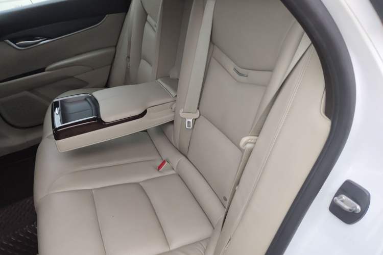 Used Cadillac XTS 2014 28T Comfort Version Left Rear Seat