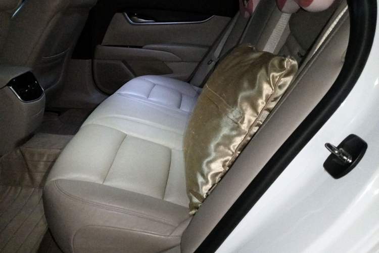 Used Cadillac XTS 2014 28T Comfort Version Left Rear Seat