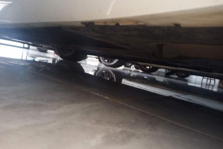 Used Cadillac XTS 2014 28T Comfort Version Left Side Sill