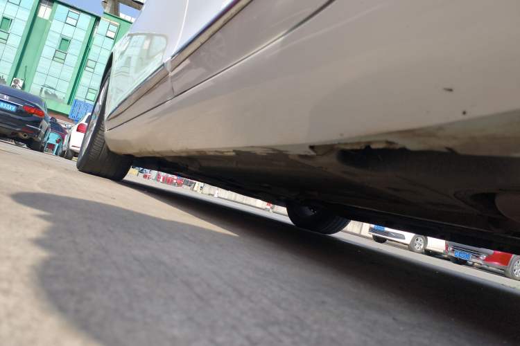 Used Cadillac XTS 2014 28T Luxury Model Left Side Sill