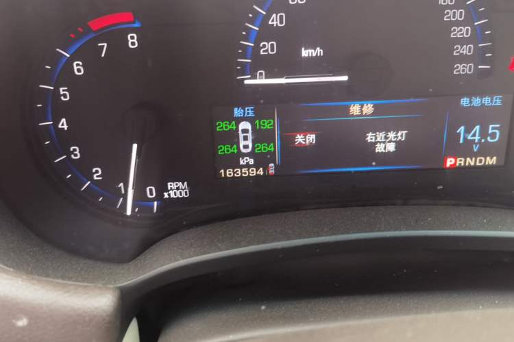 Used Cadillac XTS 2014 28T Comfort Version Odometer Close Up