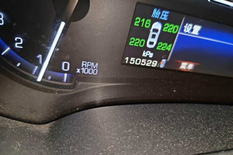 Used Cadillac XTS 2014 28T Comfort Version Odometer Close Up