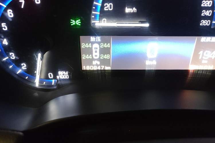 Used Cadillac XTS 2014 28T Comfort Version Odometer Close Up