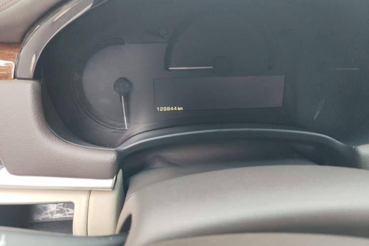Used Cadillac XTS 2014 28T Luxury Model Odometer Close Up