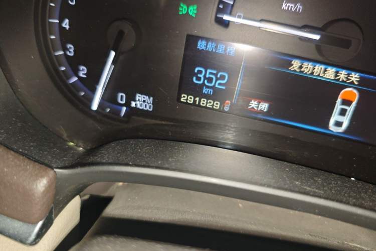 Used Cadillac XTS 2014 28T Elite Edition Odometer Close Up