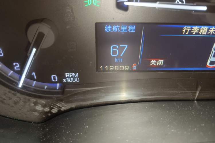 Used Cadillac XTS 2014 28T Comfort Version Odometer Close Up