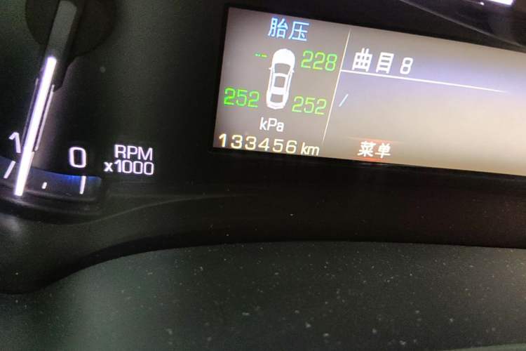 Used Cadillac XTS 2014 28T Elite Edition Odometer Close Up
