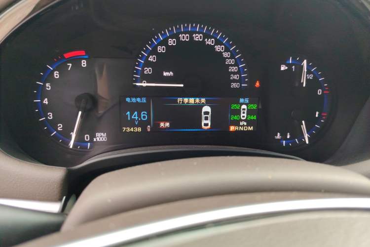 Used Cadillac XTS 2014 28T Comfort Version Odometer Close Up
