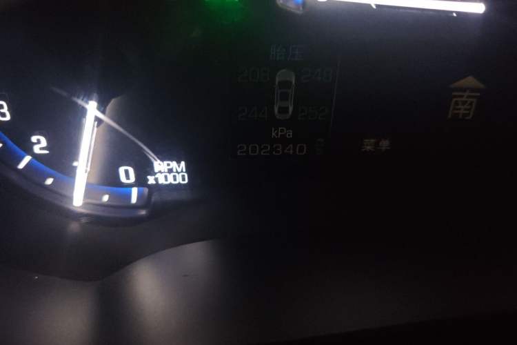 Used Cadillac XTS 2014 28T Comfort Version Odometer Close Up